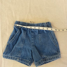Load image into Gallery viewer, Vintage 90s Jean Shorts 2t
