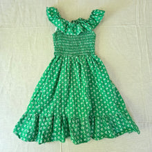 Load image into Gallery viewer, Vintage 70s Green Floral Dress kids 6/7
