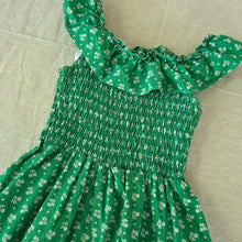 Load image into Gallery viewer, Vintage 70s Green Floral Dress kids 6/7
