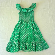 Load image into Gallery viewer, Vintage 70s Green Floral Dress kids 6/7
