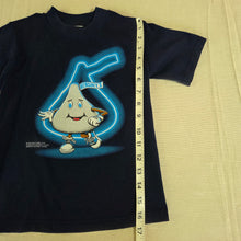 Load image into Gallery viewer, Vintage '96 Hershey's Kiss Tee 5t
