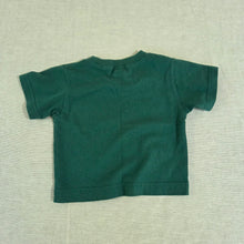 Load image into Gallery viewer, Vintage Gap Green Cotton Pocket Tee 6-12 months
