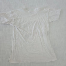 Load image into Gallery viewer, Vintage Isle De La Martinique Tee 5t
