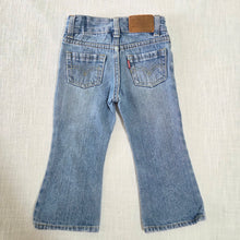 Load image into Gallery viewer, Vintage Y2k Levi's Flared Jeans 2t
