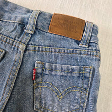 Load image into Gallery viewer, Vintage Y2k Levi's Flared Jeans 2t
