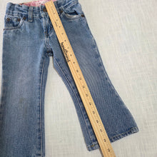Load image into Gallery viewer, Vintage Y2k Levi's Flared Jeans 2t
