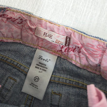 Load image into Gallery viewer, Vintage Y2k Levi's Flared Jeans 2t
