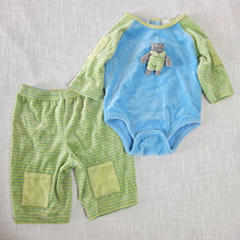 Load image into Gallery viewer, Y2k Kitty Velour Matching Set 3-6 months
