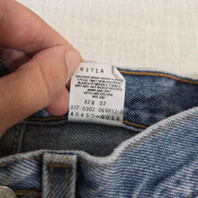 Load image into Gallery viewer, Vintage Levi's 550 Fit Jeans kids 10 SLIM
