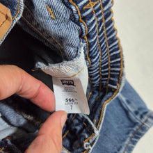 Load image into Gallery viewer, Vintage Levi's 566 Fit Jeans Orange Tab kids 6/7
