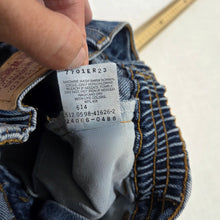 Load image into Gallery viewer, Vintage Levi's 566 Fit Jeans Orange Tab kids 6/7
