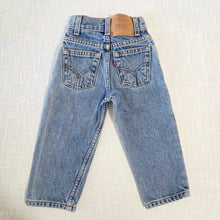 Load image into Gallery viewer, Vintage Levi's 550 Fit Jeans 3t SLIM
