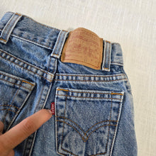 Load image into Gallery viewer, Vintage Levi's 550 Fit Jeans 3t SLIM
