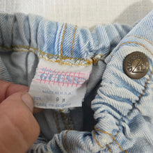 Load image into Gallery viewer, Vintage Guess Light Wash Jeans 6-9 months
