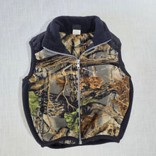 Load image into Gallery viewer, Vintage Molehill Camo Vest 3t
