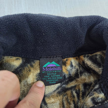 Load image into Gallery viewer, Vintage Molehill Camo Vest 3t
