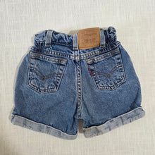 Load image into Gallery viewer, Vintage Levi's High Waisted Jean Shorts 3t
