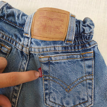 Load image into Gallery viewer, Vintage Levi's High Waisted Jean Shorts 3t
