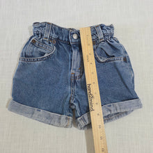 Load image into Gallery viewer, Vintage Levi's High Waisted Jean Shorts 3t
