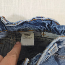 Load image into Gallery viewer, Vintage Levi's High Waisted Jean Shorts 3t
