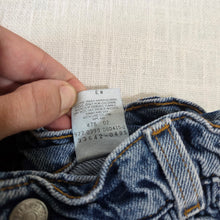 Load image into Gallery viewer, Vintage Levi's High Waisted Jean Shorts 3t
