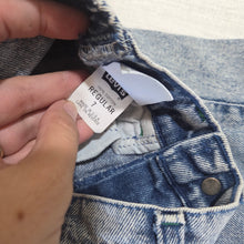 Load image into Gallery viewer, Vintage Levi's Jogger Jeans kids 7 *relaxed elastic
