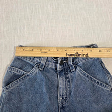 Load image into Gallery viewer, Vintage 90s Levi's Baggy Jeans kids 8 SLIM
