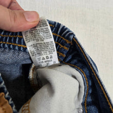 Load image into Gallery viewer, Vintage Levi's 526 Fit Cutoff Shorts 3t *relaxed elastic

