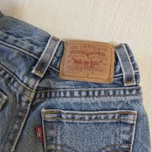 Load image into Gallery viewer, Vintage Levi's Cutoff Jean Shorts 5t/6
