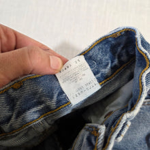 Load image into Gallery viewer, Vintage Levi's Cutoff Jean Shorts 5t/6
