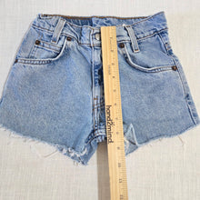 Load image into Gallery viewer, Vintage Levi's 550 Fit Cutoff Shorts kids 7
