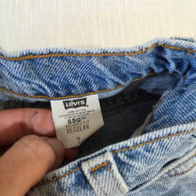 Load image into Gallery viewer, Vintage Levi's 550 Fit Cutoff Shorts kids 7
