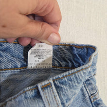 Load image into Gallery viewer, Vintage Levi's 550 Fit Cutoff Shorts kids 7
