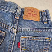 Load image into Gallery viewer, Vintage Levi's 550 Fit Cutoff Shorts 3t/4t
