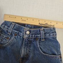 Load image into Gallery viewer, Vintage Levi's 550 Fit Cutoff Shorts 3t/4t
