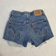 Load image into Gallery viewer, Vintage Levi's 550 Fit Cutoff Shorts kids 11
