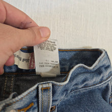 Load image into Gallery viewer, Vintage Levi's 550 Fit Cutoff Shorts kids 11
