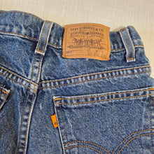 Load image into Gallery viewer, Vintage Levi's 565 Fit Cutoff Shorts Orange Tab kids 11
