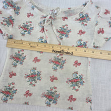 Load image into Gallery viewer, Vintage Flower Baskets + Bows Shirt 3t/4t
