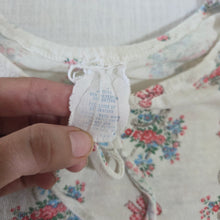 Load image into Gallery viewer, Vintage Flower Baskets + Bows Shirt 3t/4t
