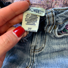 Load image into Gallery viewer, Vintage Y2k Floral Embroidered Jeans 3t

