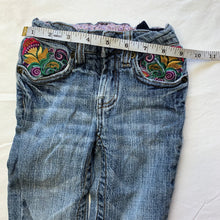 Load image into Gallery viewer, Vintage Y2k Floral Embroidered Jeans 3t
