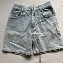 Load image into Gallery viewer, Vintage Light Wash Jean Shorts kids 8
