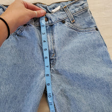 Load image into Gallery viewer, Vintage Levi&#39;s 550 fit jeans orange tab kids 11
