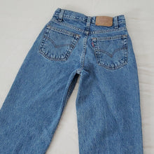 Load image into Gallery viewer, Vintage levis 550 fit jeans kids 14 26 inch waist
