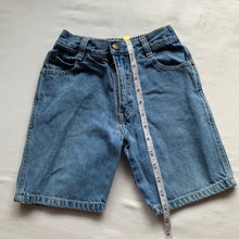 Load image into Gallery viewer, Vintage 90s Jean Shorts kids 6/8
