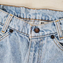 Load image into Gallery viewer, Vintage Levi&#39;s 550 fit jean shorts orange tab 24 inch waist
