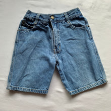 Load image into Gallery viewer, Vintage 90s Jean Shorts kids 6/8

