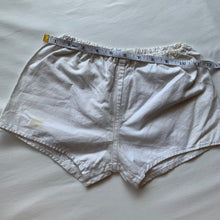 Load image into Gallery viewer, Vintage White Shorts 5t/6

