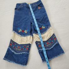 Load image into Gallery viewer, Y2k Flared Boho Floral Jeans 2t
